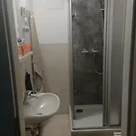 3-bettzimmer Mit Gemeinschaftskueche Und Je 2 Duschraeumen Und 2 Toiletten Guest house