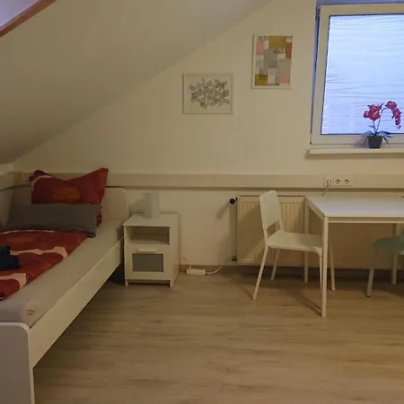 3-bettzimmer Mit Gemeinschaftskueche Und Je 2 Duschraeumen Und 2 Toiletten * 호헨슈타인엔슈탈