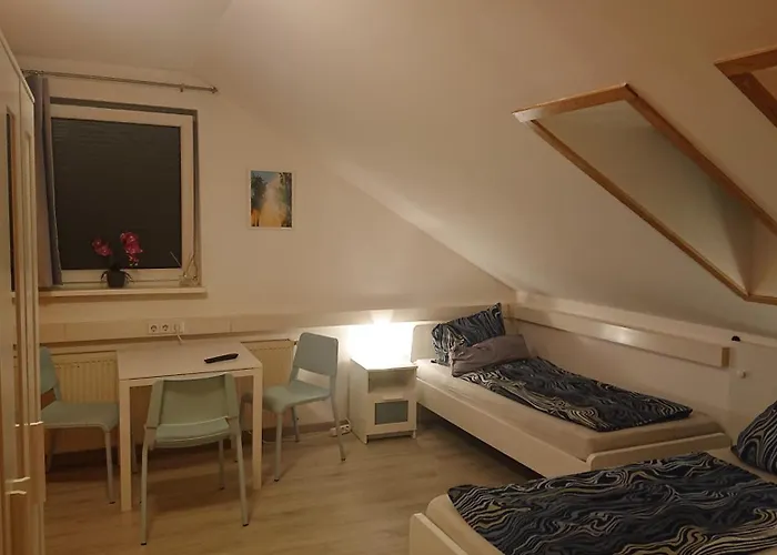 3-bettzimmer Mit Gemeinschaftskueche Und Je 2 Duschraeumen Und 2 Toiletten 招待所