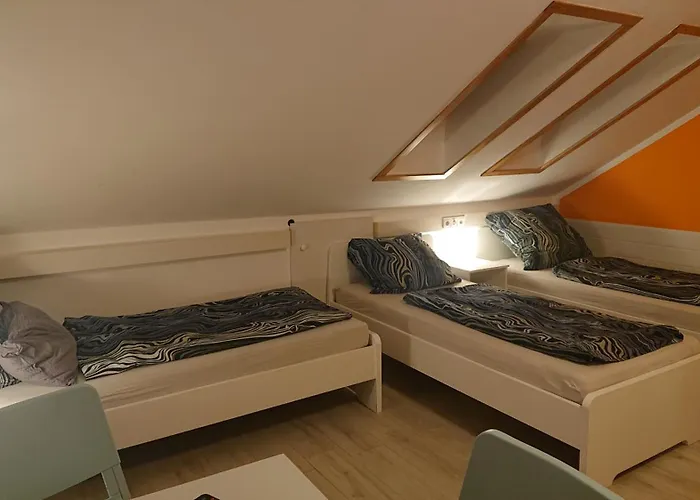 3-bettzimmer Mit Gemeinschaftskueche Und Je 2 Duschraeumen Und 2 Toiletten Гостевой дом