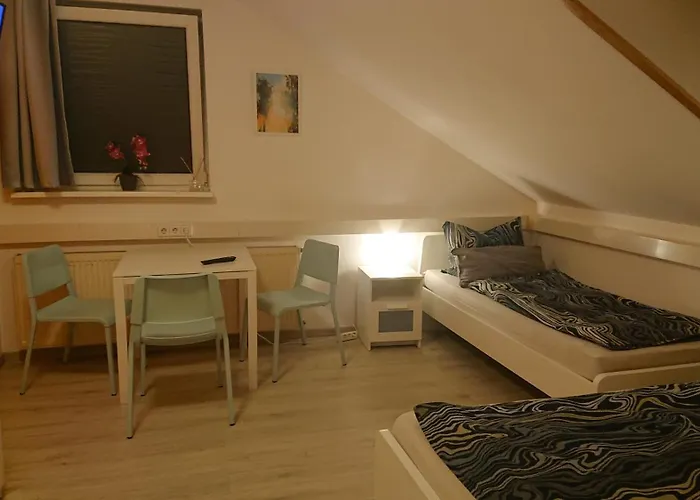 3-bettzimmer Mit Gemeinschaftskueche Und Je 2 Duschraeumen Und 2 Toiletten * 海恩斯坦恩斯特塔尔