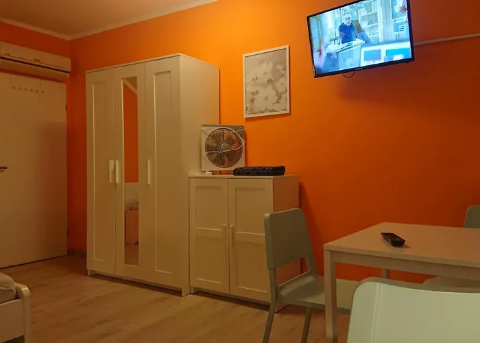 招待所 3-bettzimmer Mit Gemeinschaftskueche Und Je 2 Duschraeumen Und 2 Toiletten 海恩斯坦恩斯特塔尔