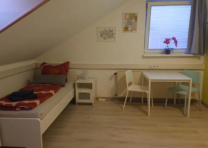 3-bettzimmer Mit Gemeinschaftskueche Und Je 2 Duschraeumen Und 2 Toiletten * 海恩斯坦恩斯特塔尔