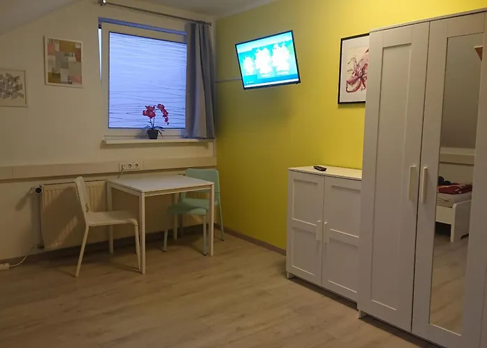 招待所 3-bettzimmer Mit Gemeinschaftskueche Und Je 2 Duschraeumen Und 2 Toiletten *